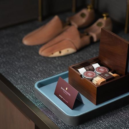 Intercontinental Kaohsiung By Ihg Hotel Eksteriør billede Shoe shine kit