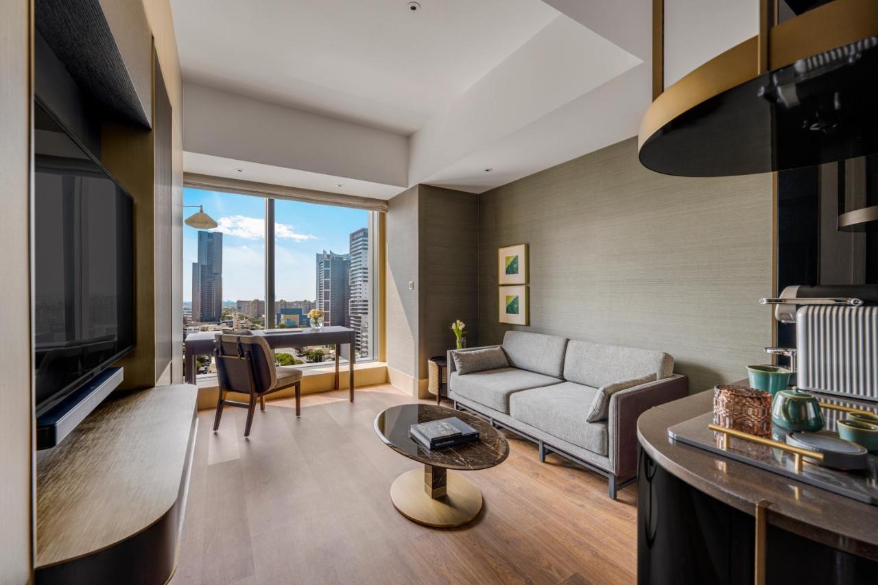 Intercontinental Kaohsiung By Ihg Hotel Eksteriør billede A suite at The Ritz-Carlton, Osaka
