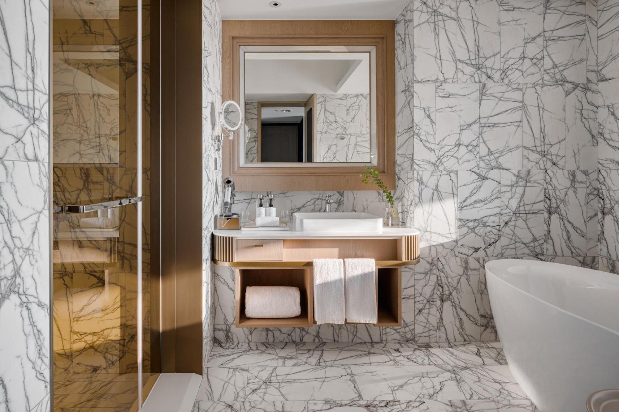 Intercontinental Kaohsiung By Ihg Hotel Eksteriør billede Bathroom