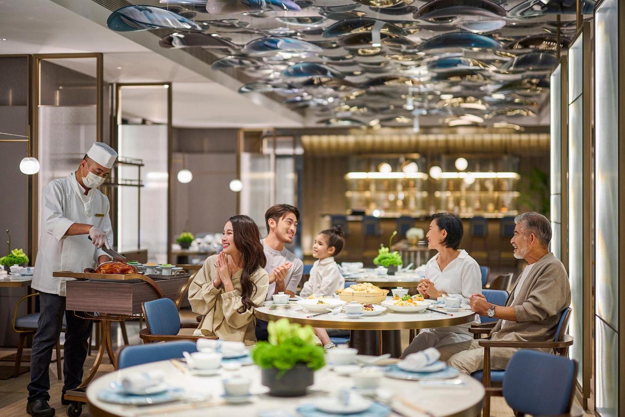 Intercontinental Kaohsiung By Ihg Hotel Eksteriør billede The Club at Hong Kong International Airport