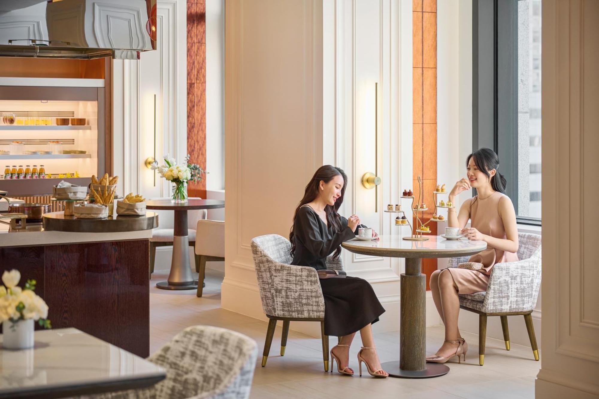 Intercontinental Kaohsiung By Ihg Hotel Eksteriør billede The Lounge at the Westin Hong Kong